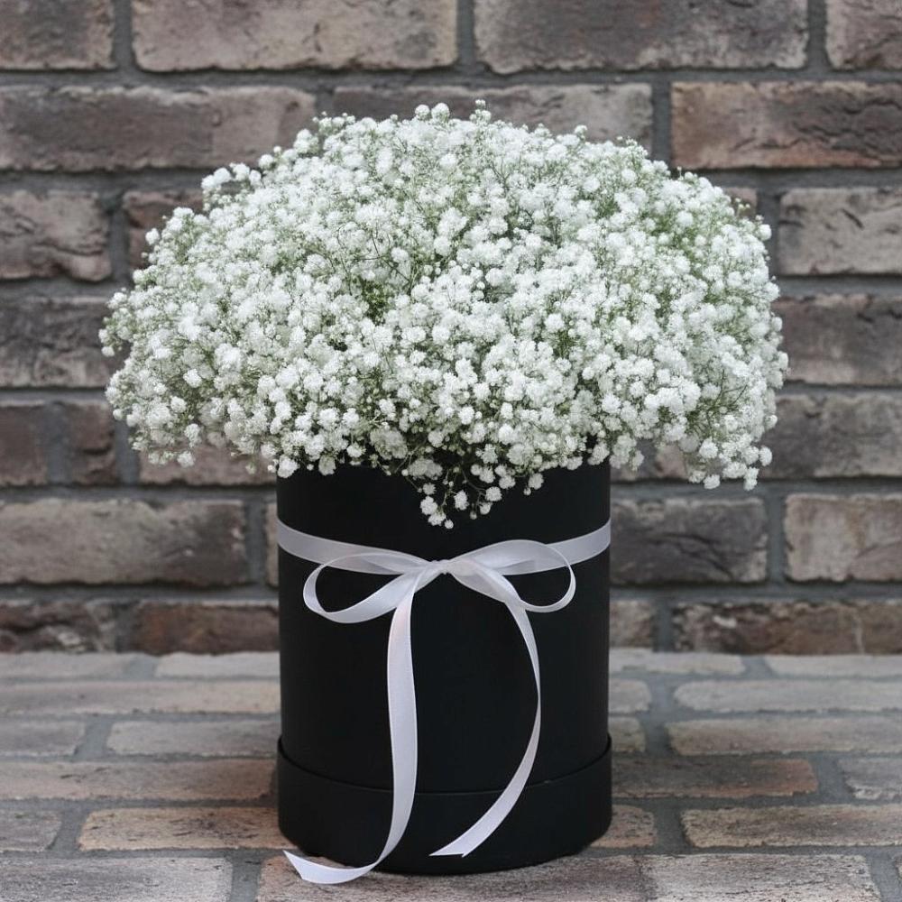 Цветочная композиция из Гипсофила в шляпной коробке в Щедрино