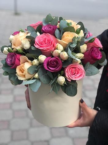 Цветочная композиция из Розы в шляпной коробке в Щедрино