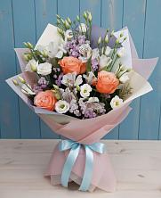 Букет цветов из:  Лизиантусы, Розы, Альстромерии и Гипсофила в Щедрино