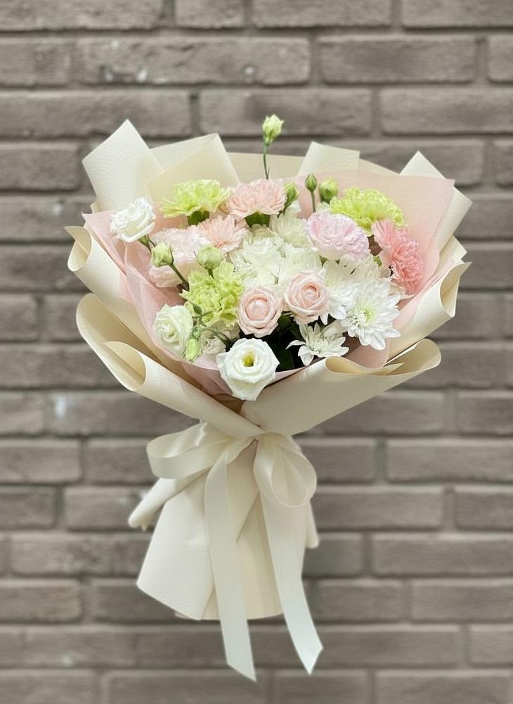 Букет цветов из: Гвоздики, Розы, Лизиантусы и Хризантемы в Щедрино