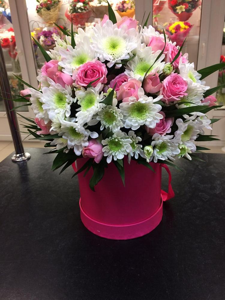 Цветочная композиция из Розы и Хризантемы в шляпной коробке в Щедрино