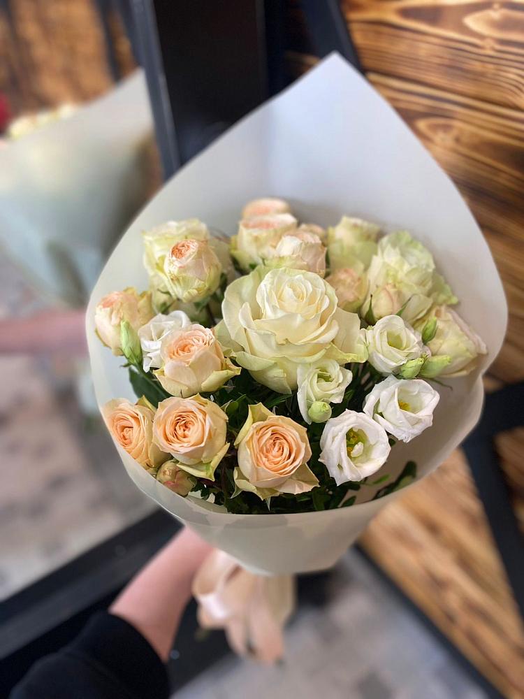 Букет цветов из: Розы и Лизиантусы в Щедрино